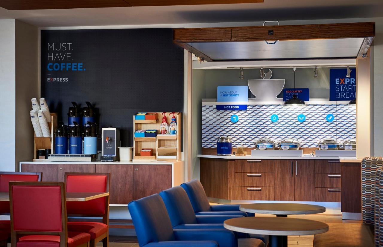 Holiday Inn Express & Suites - Madison West - Middleton By Ihg Kültér fotó