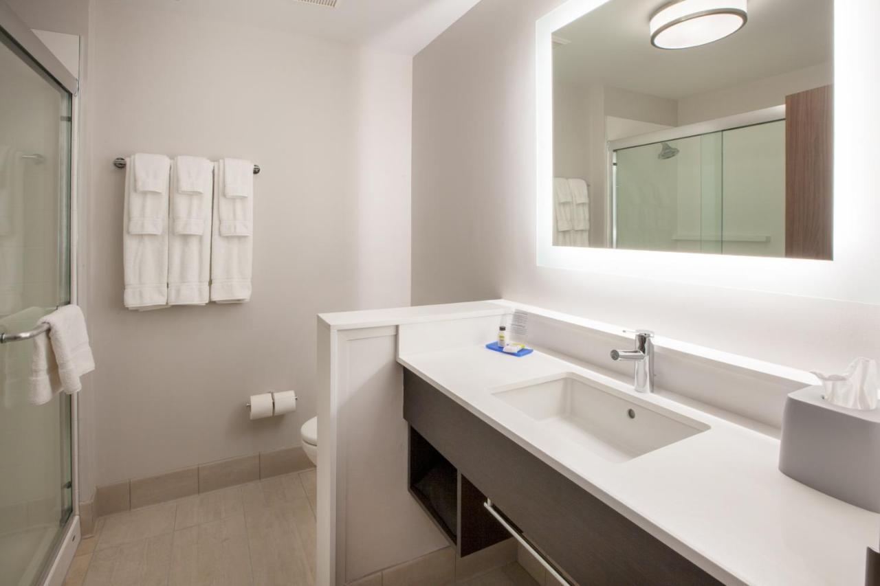 Holiday Inn Express & Suites - Madison West - Middleton By Ihg Kültér fotó