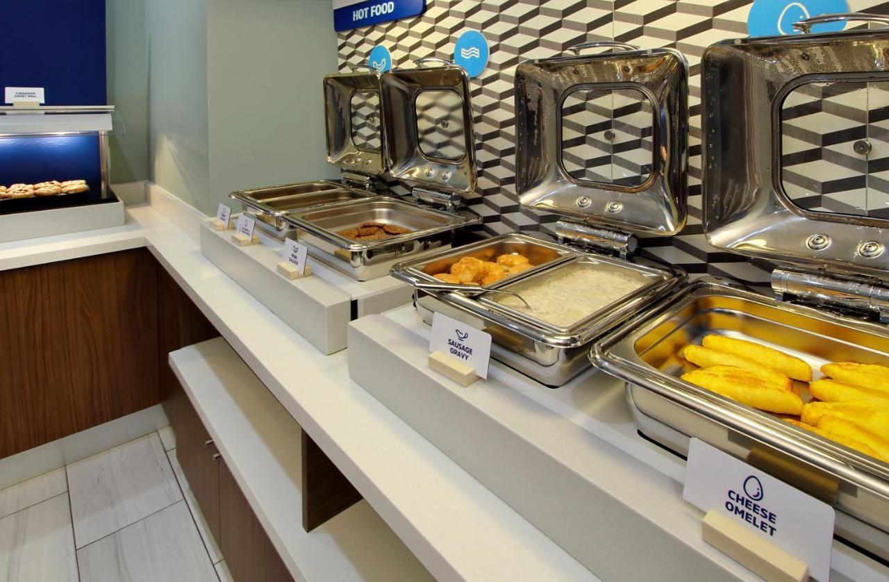 Holiday Inn Express & Suites - Madison West - Middleton By Ihg Kültér fotó