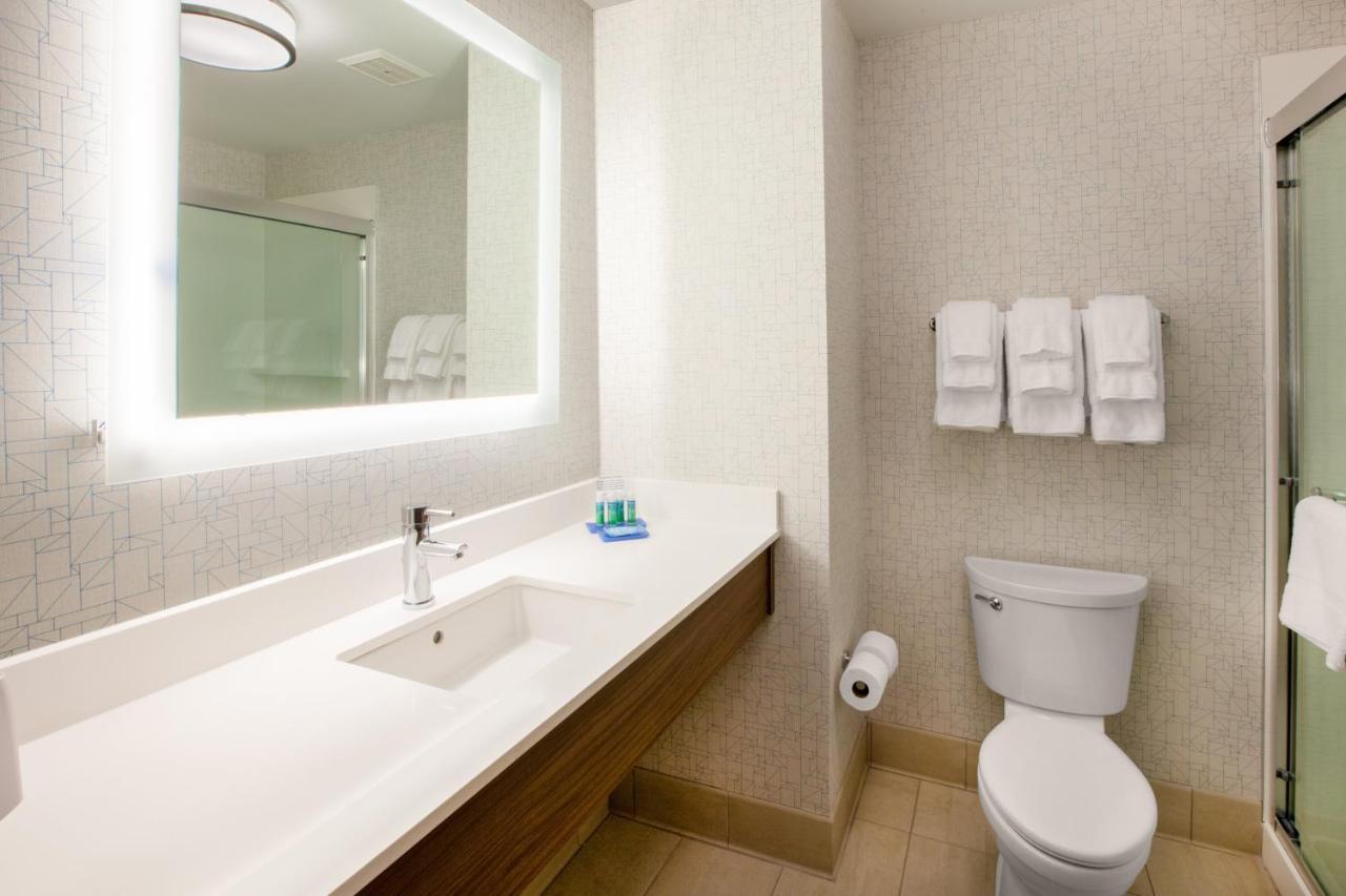 Holiday Inn Express & Suites - Madison West - Middleton By Ihg Kültér fotó