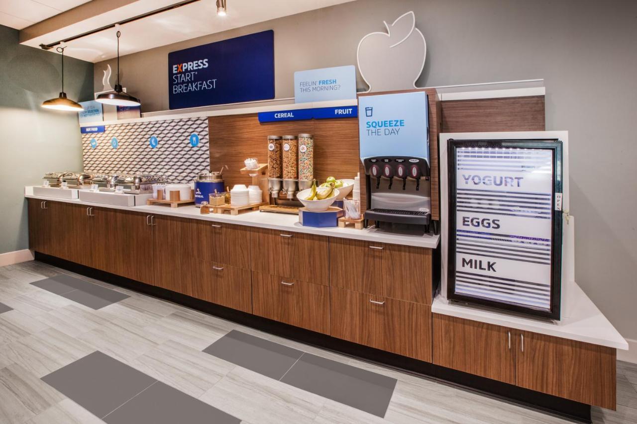 Holiday Inn Express & Suites - Madison West - Middleton By Ihg Kültér fotó