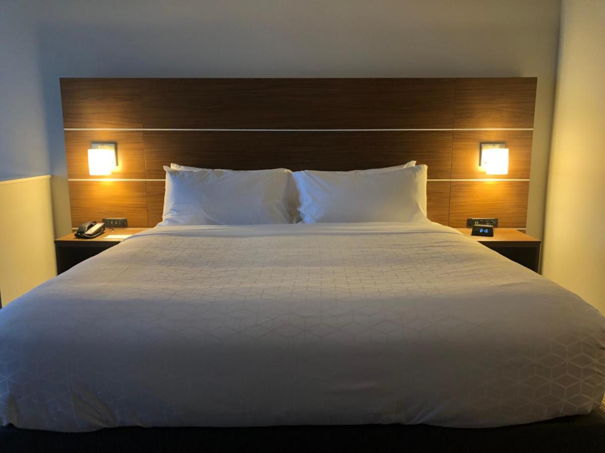 Holiday Inn Express & Suites - Madison West - Middleton By Ihg Kültér fotó