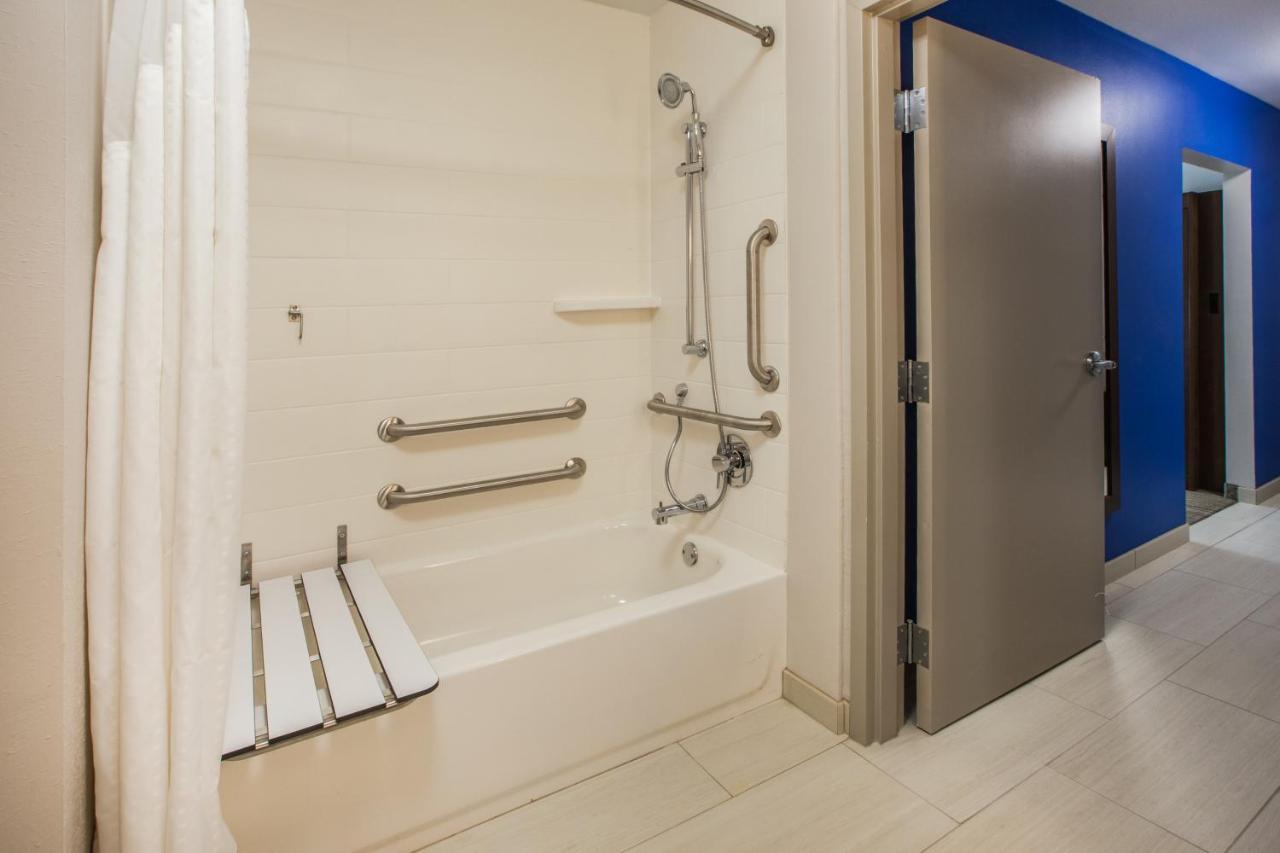 Holiday Inn Express & Suites - Madison West - Middleton By Ihg Kültér fotó