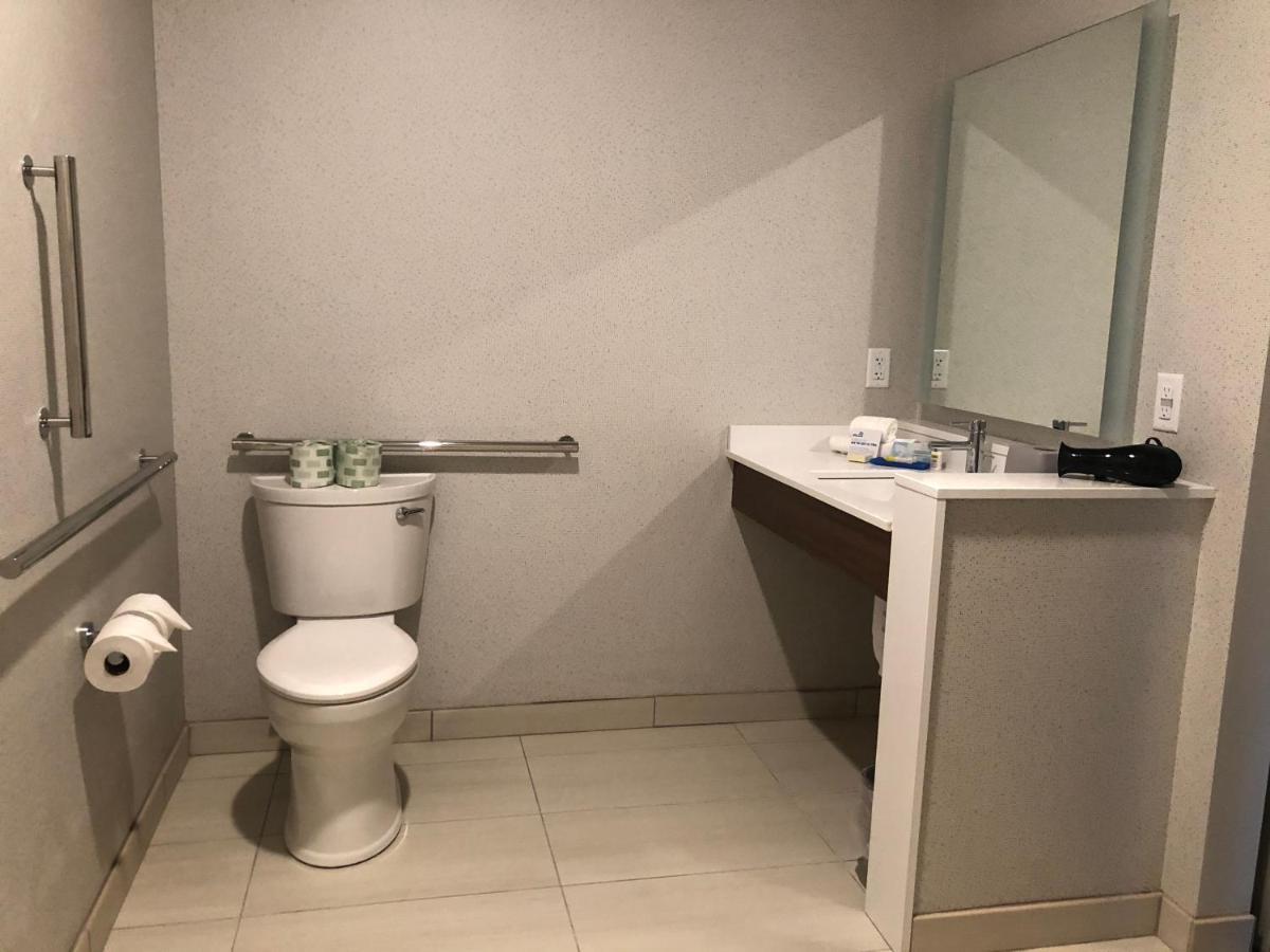 Holiday Inn Express & Suites - Madison West - Middleton By Ihg Kültér fotó
