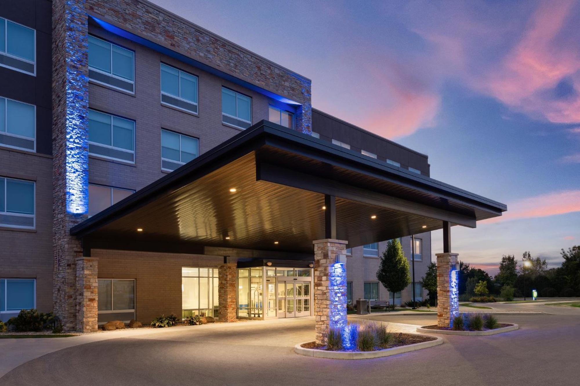 Holiday Inn Express & Suites - Madison West - Middleton By Ihg Kültér fotó
